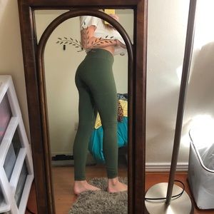 Lululemon Size 4 Wunder Under Low-Rise Legging